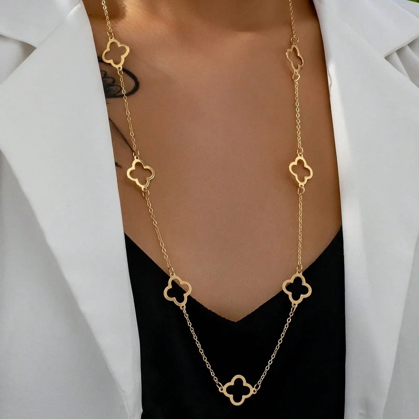 Collier Long Vintage Femme avec Pendentif Trèfle Découpé – Élégant Style Européen et Américain